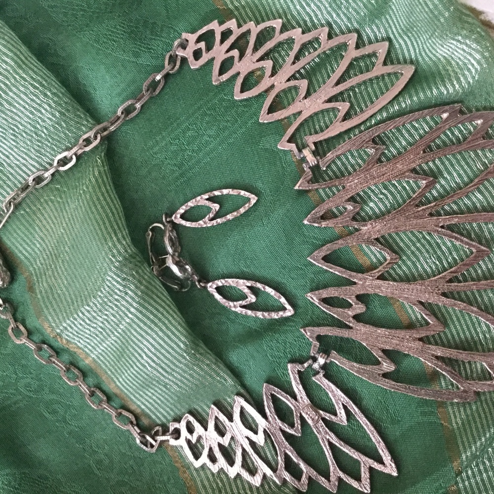 Vintage Sarah Coventry necklace and earrings